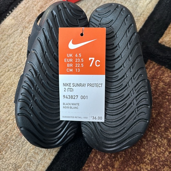 Black Nike sandals - Picture 3 of 3